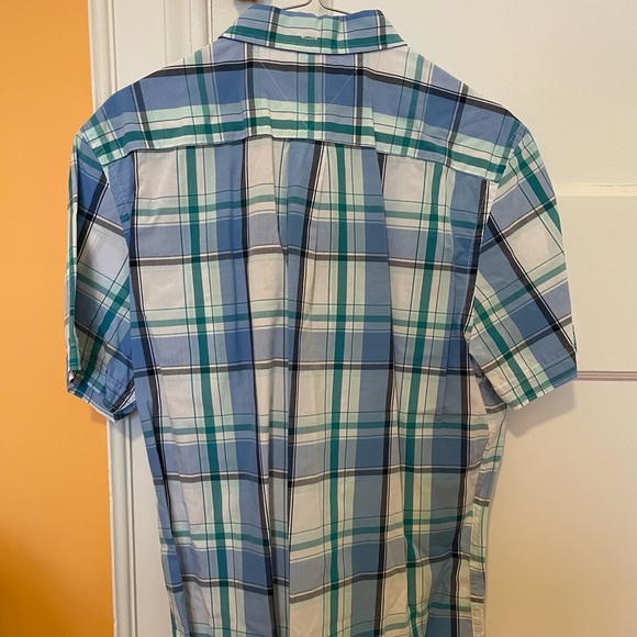 Tommy Hilfiger men’s button up plaid short sleeved dress shirt - Picture 2 of 5